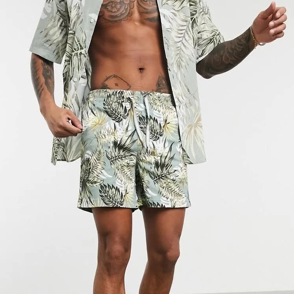 New Jack & Jones Men's Printed Short - Cotton (5.5”)  Tropical / Floral - Picture 2 of 4